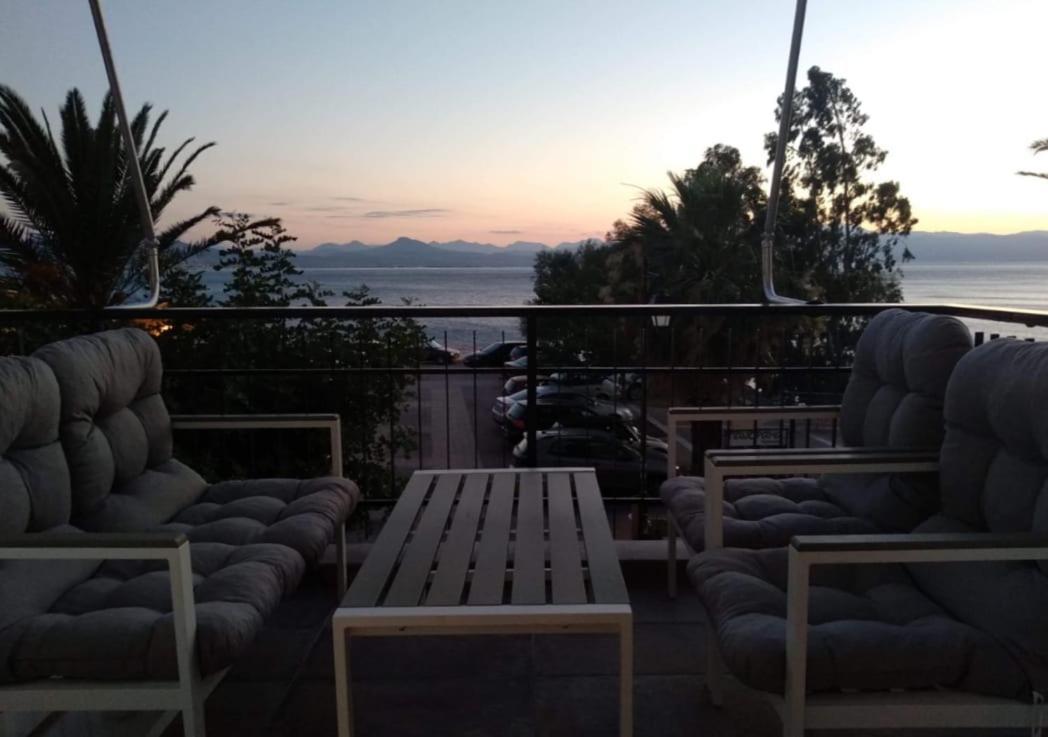Luxury Seaview Apartment Con Vista Loutráki Eksteriør billede